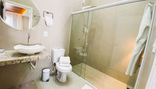 Casa com piscina 5 suites 1 quarto e AC - Foto 2