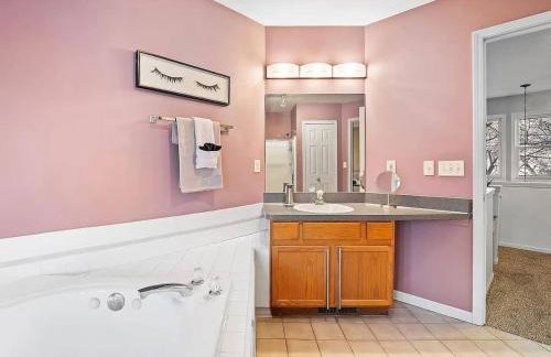 Fun 3 BR Home in Ohio City Game Room Sleeps 11 - Foto 3