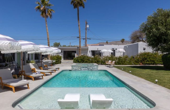 King Deluxe Room - Photo 11