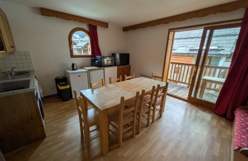 Appartement 4 pièces pour 6-8 personnes, 2 chambres, 1 cabine, 2 canapés-lit double dans le salon, au pied des pistes et piscine l'été, wifi fibre - Foto 10