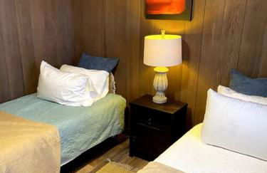 THE HILO HOMEBASE - Charming 3 Bedroom Hilo Home, with AC! - Foto 24