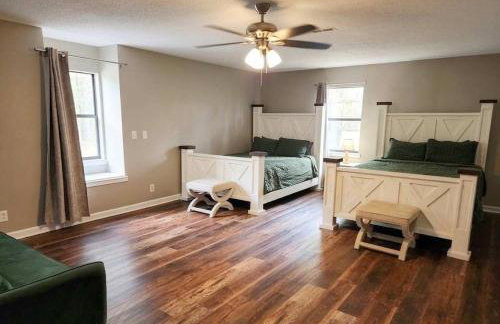 Large Hillside Retreat with Pool and Hot Tub - Foto 74