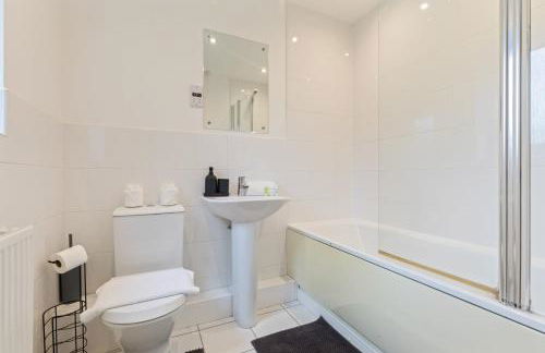 Spacious and Modern 2BR Stay Free Parking and WiFi - Foto 20