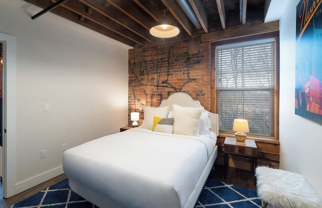 Contemporary Nashville at The 1865 - Photo 2
