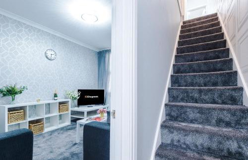 Spacious 4 Bed in Birmingham by 53 Degrees Property, Ideal for Business or Families, Games Room! - Foto 6