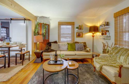 Walk to Dtwn Fayetteville Family Home with Fire Pit - Foto 1