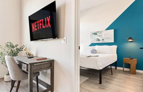 Modern Living, Stunning city views, 1Mile to Dodger Stadium - Photo 9