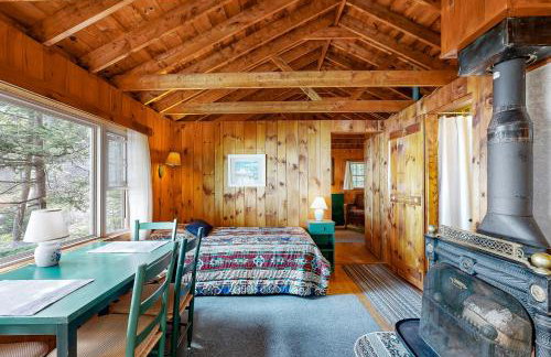 Lake Views! Small Group Getaway in Northport - Foto 6