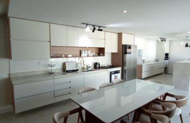 Luxuosa casa, a 150m da praia - Foto 8