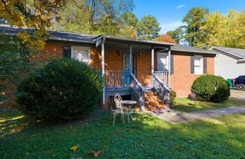 Next Stop! Comfort! 3 BR Near Amtrak Station! - Foto 13