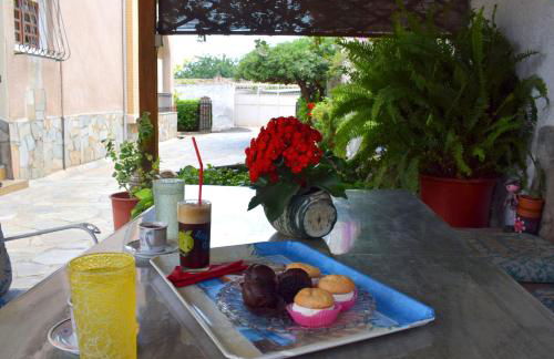 Violet Bedroom and Apartment - Photo 39