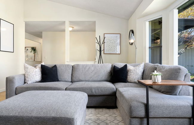 Delightful Home w Fireplace Patio Fire Pit - Foto 9