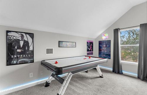 Large Luxury 4-BR Home EPIC GameRoom! Lighted Deck & Grill! - Foto 3