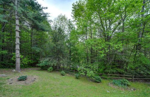Peaceful Smoky Mountain Cabin with Deck and Fire Pit! - Foto 26