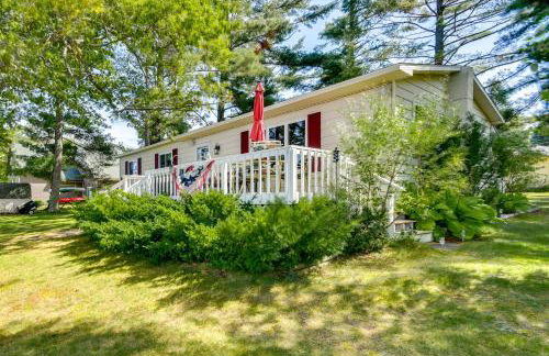 Lakefront Retreat with Pedal Boat and Dock in Kalkaska - Foto 21