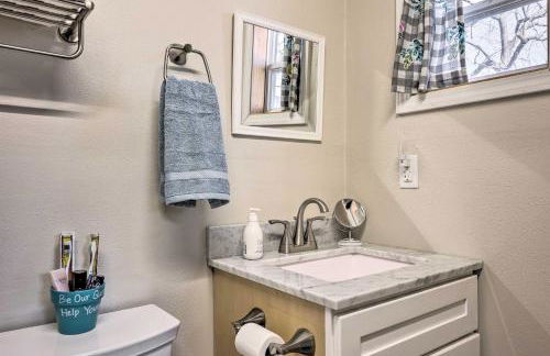 1 Mi to Dtwn Rogers Convenient Getaway with Patio - Foto 15