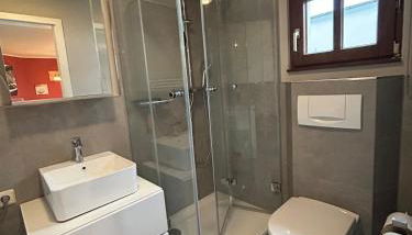 Helle Souterrain-Wohnung mit eigenem Eingang - Foto 5