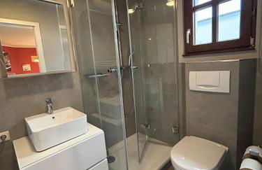 Helle Souterrain-Wohnung mit eigenem Eingang - Foto 5