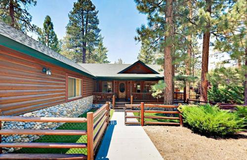 Teakwood Cozy Wood Cabin with Fireplace - Photo 69