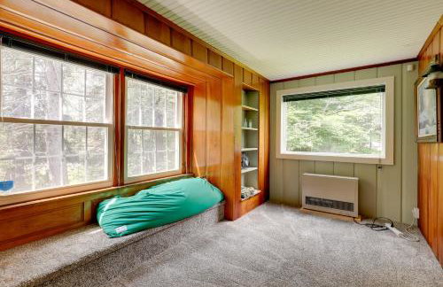 Franconia Escape on Half Acre w/ Fire Pit & Deck! - Foto 7
