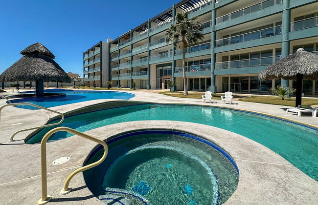 2BR Sunset Escape for Families - Foto 42