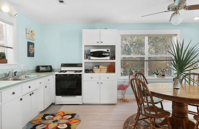 30A Grayt'n Greatful by Avantstay Charming Home+cottage, Walk to Western Lake - Foto 29