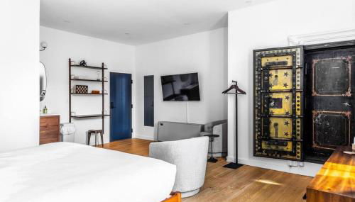 Historic Hotel, King Bed, Market Square View, Room # 201 - Foto 3