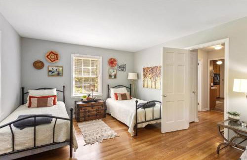 5BR Woodland Retreat on 7 Acres with a Pond - Foto 24