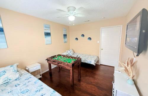 Near AT&T Stadium, UTA, Globe Life, Six Flags, DFW Airport, American Airlines Center with Games and Crib - Foto 7