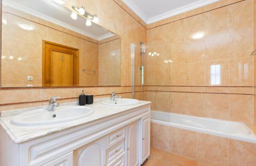 Vila Rolas - Beautiful 5 bed villa with pool and aircon 3 min to Luz beach - Foto 20