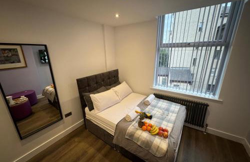 Luxury 6-Bed House - 6 En Suite- Jaquzzi Baths - Private Parking - Suitable for contractors - Foto 76