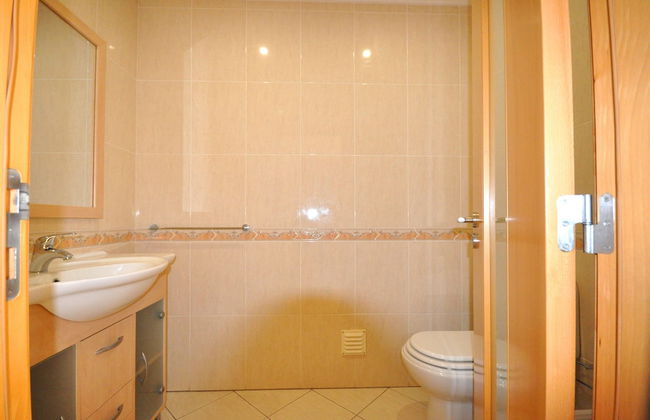 6 Bedrooms, Walking Distance to Amenities, Private Pool, Free AC and Wifi - Foto 16