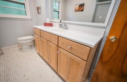 Spacious 5-Bedroom Retreat for 12 in Serene Neighborhood Near Louisville's Best Attractions - Photo 26