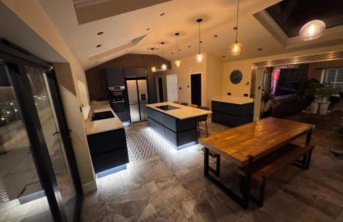 The Bungalow by The Garden Spa Stays, 4 bed, Sauna - Hot Tub - Ice Bath - Foto 1