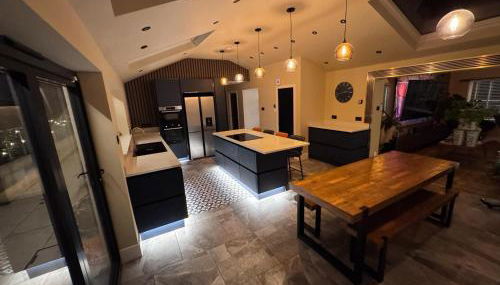 The Bungalow by The Garden Spa Stays, 4 bed, Sauna - Hot Tub - Ice Bath - Foto 1