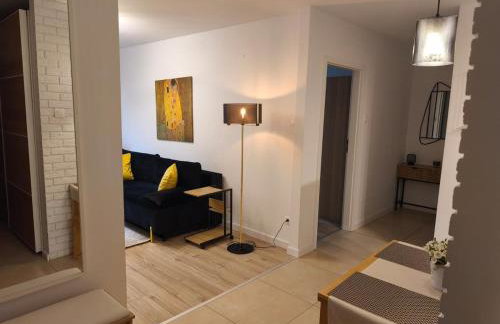 Bright Stay Kraków - comfy and modern 50 m2 flat with private bedroom - Foto 10
