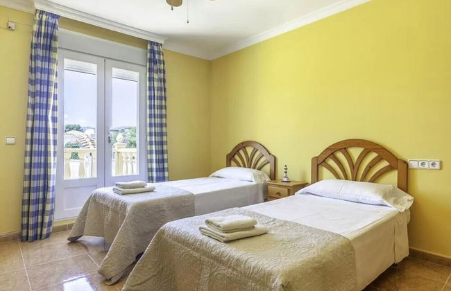 Charming Holiday Home in Calpe With Barbeque - Photo 12