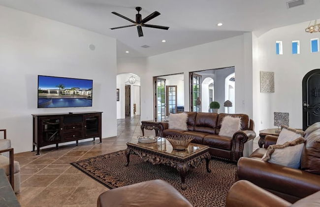 Movie Theater, Game Room, Pool, Hot Tub, & Views Villa Toscana by Avantstay - Foto 6