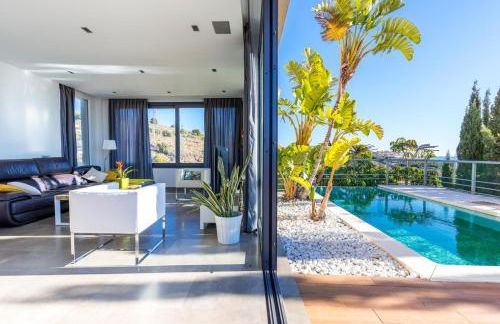 Luxury Villa with swimming pool and amazing views - Photo 1