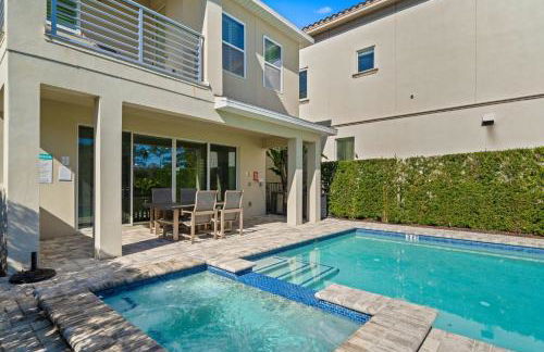 Epic Playhouse Getaway - Castle & Superhero Bunks Theater Private Pool No Rear Neighbors - Foto 59