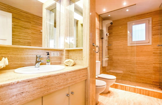 Just 10 Minutes From Sitges, House With Private Garden and Pool- - Foto 36