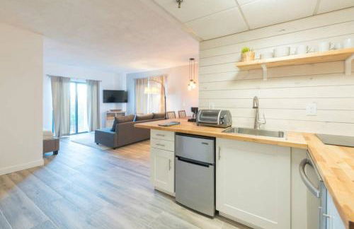 Deluxe Studio w/ Lakeview - free parking/pool - Foto 1