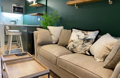 Ridley's Place modern one-bedroom seaside apartment - Photo 22