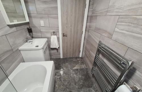 SAV 5 Bed Luxury House Leicestershire - Photo 32