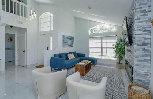 Lovely 4 Bed Oasis In the mix of everything - Photo 2