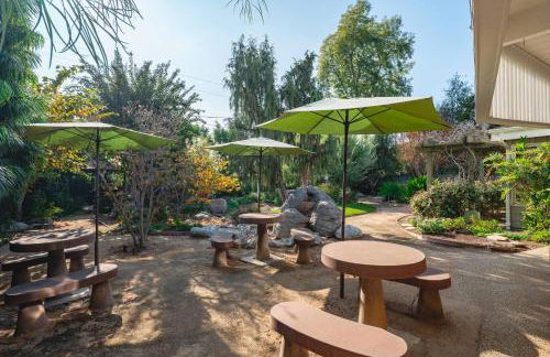 Airy Large Backyard Oasis Perfect Family Getaway - Foto 2