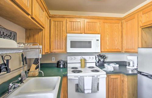 Pet-Friendly Efficiency Cottage with Pool! - Foto 13