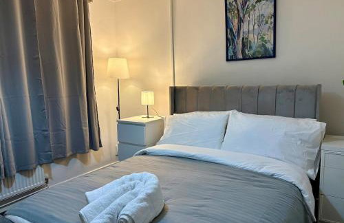 Bright and Spacious 2 Bed Flat Sleeps 5 - Foto 4