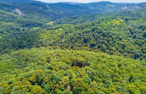 20 acres w Private Pavilion, Fireplace & Fire Pit - Foto 53