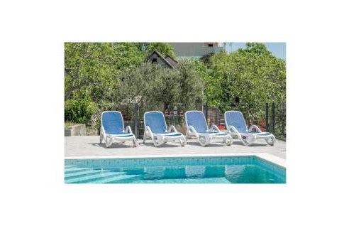 Beautiful Apartment In Omis - Photo 2